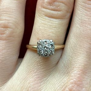 Vintage gold ring with 7 14-karat diamonds size 4 3/4